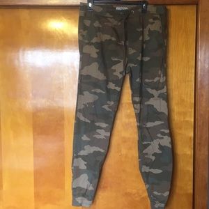 Express men’s camouflage joggers